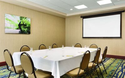 Meeting room at Hilton Garden Inn Niagara-on-the-Lake.