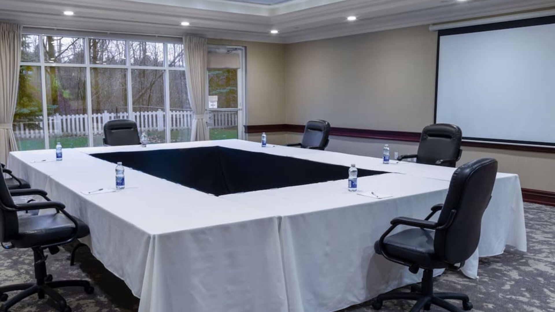 Meeting room at Hilton Garden Inn Niagara-on-the-Lake.