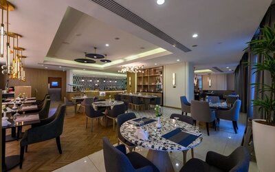 Dining area at DoubleTree By Hilton Jeddah Al Andalus Mall.