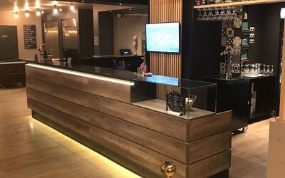 Bar at EUROHOTEL Airport Orly Rungis.