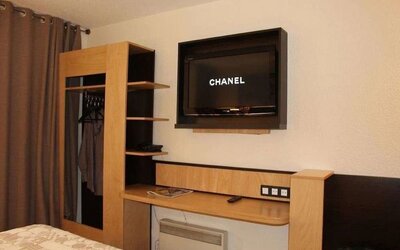 Day room at EUROHOTEL Airport Orly Rungis.