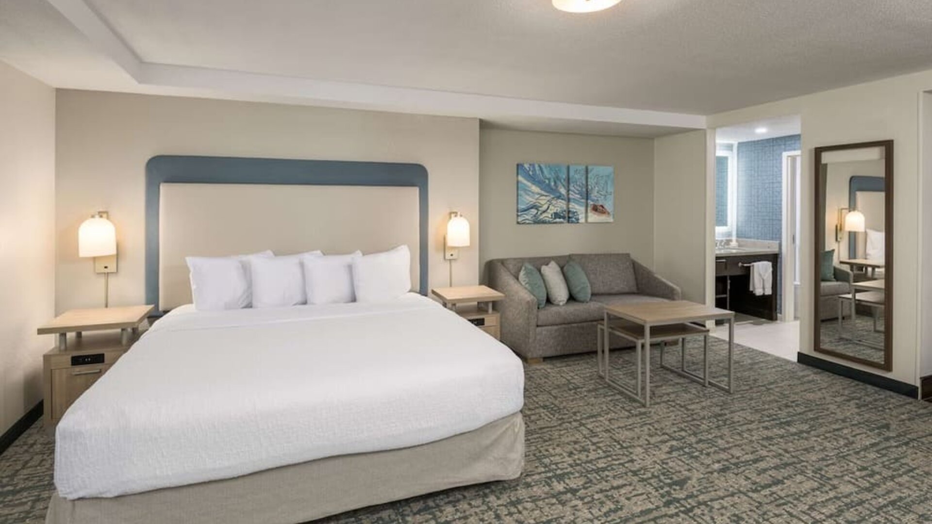 Day room at Homewood Suites By Hilton Miami Airport-Blue Lagoon.