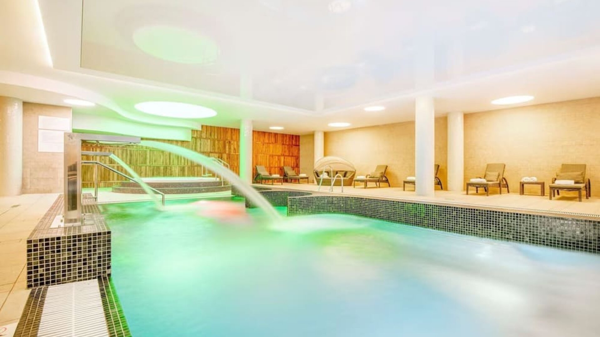 Indoor pool at DoubleTree By Hilton Krakow Hotel & Convention Center.