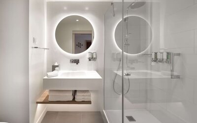 Bathroom at Hampton By Hilton Riga Airport.
