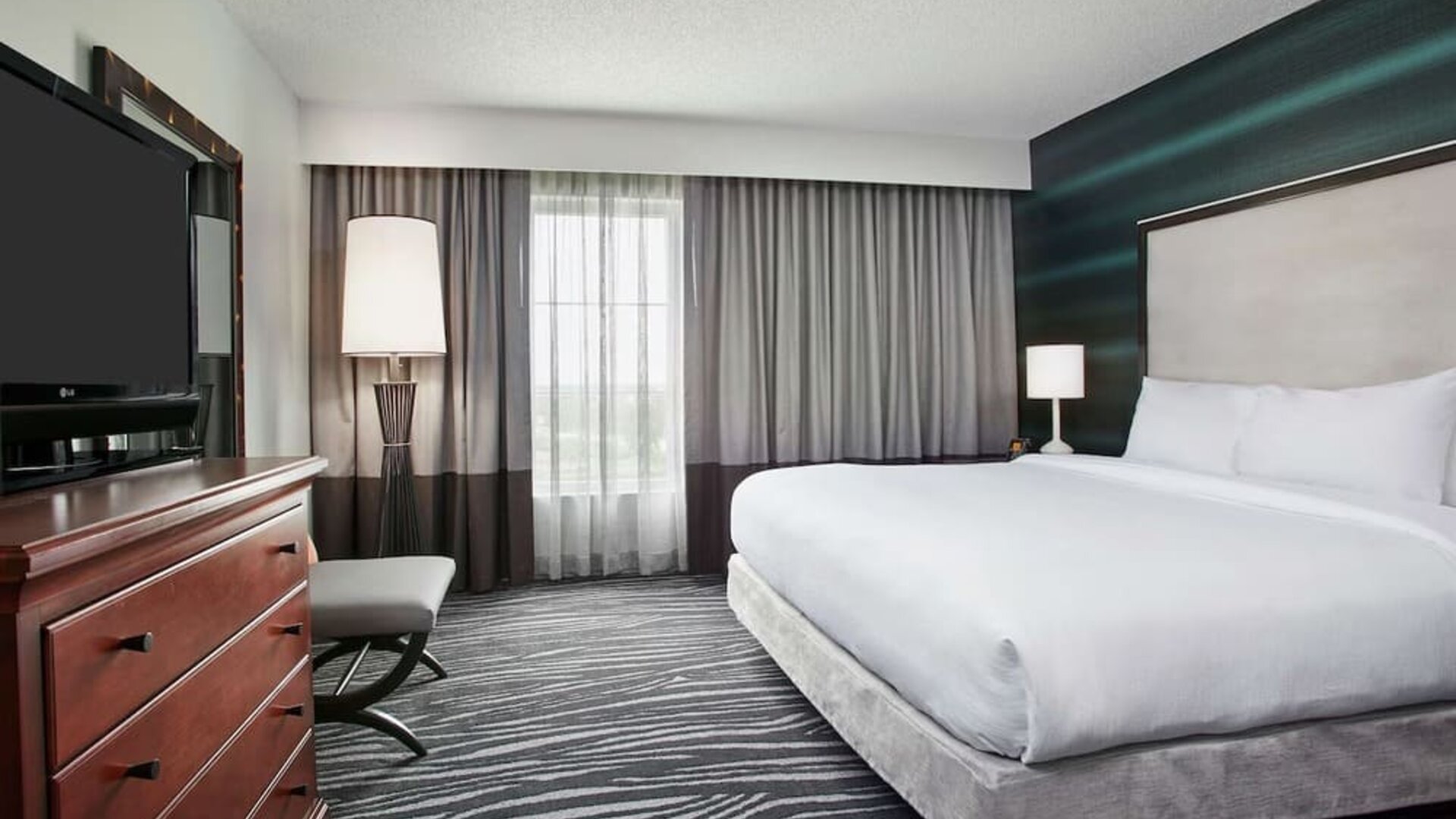 Day room at Embassy Suites By Hilton Orlando Airport.