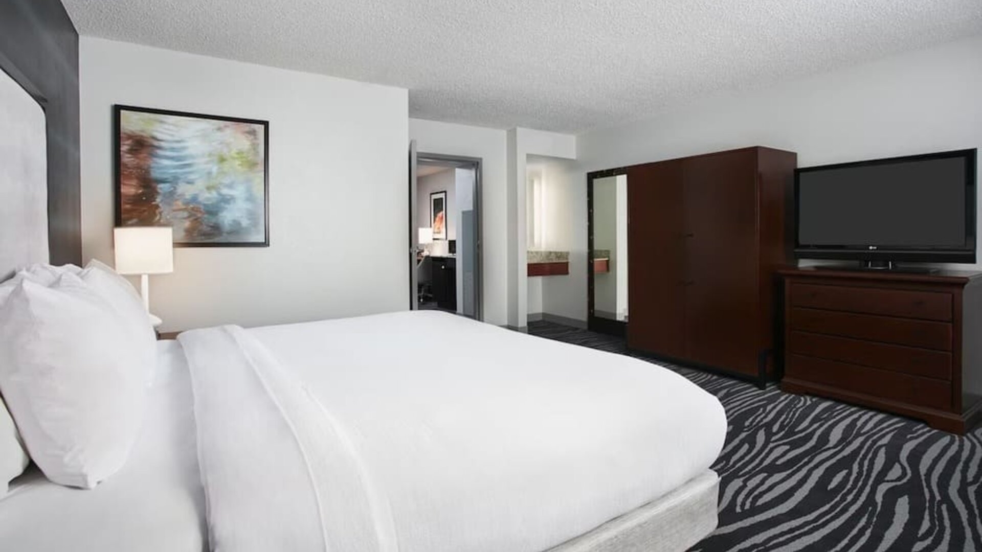 Day room at Embassy Suites By Hilton Orlando Airport.