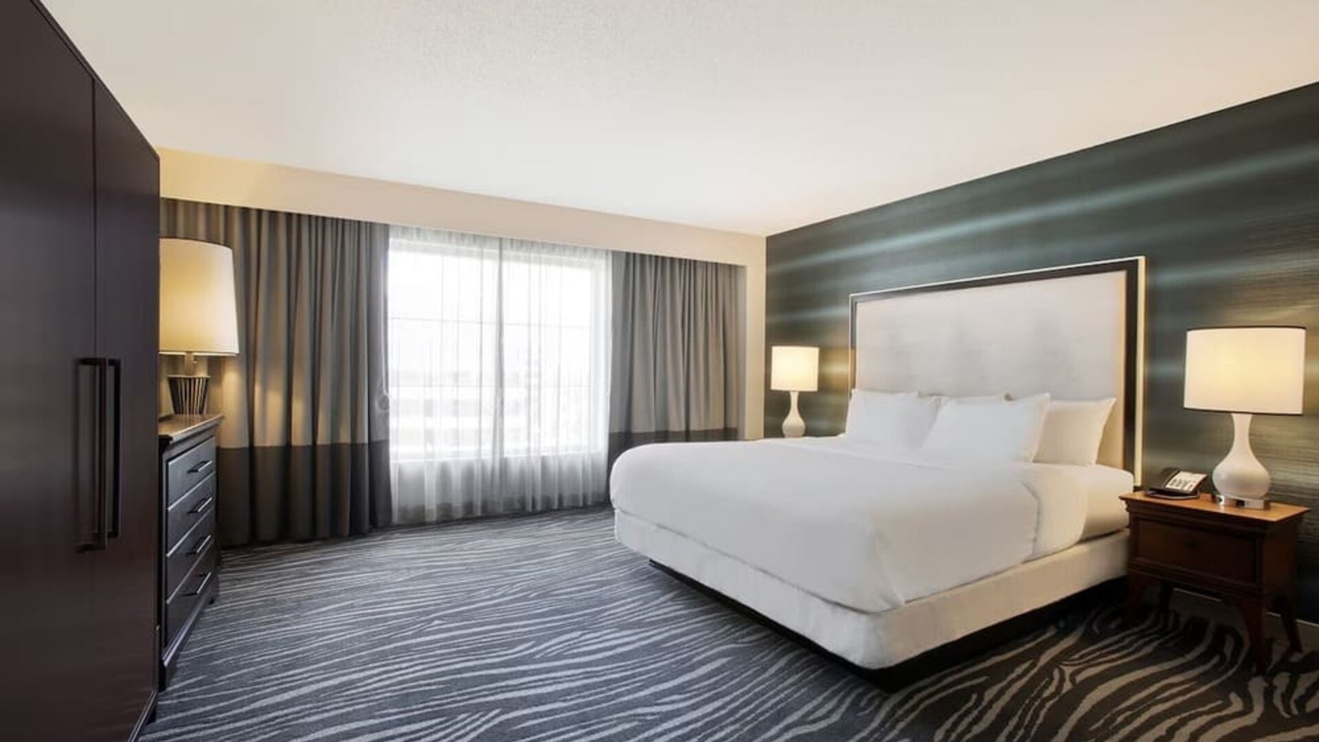 Day room at Embassy Suites By Hilton Orlando Airport.