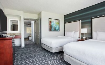 Day room at Embassy Suites By Hilton Orlando Airport.