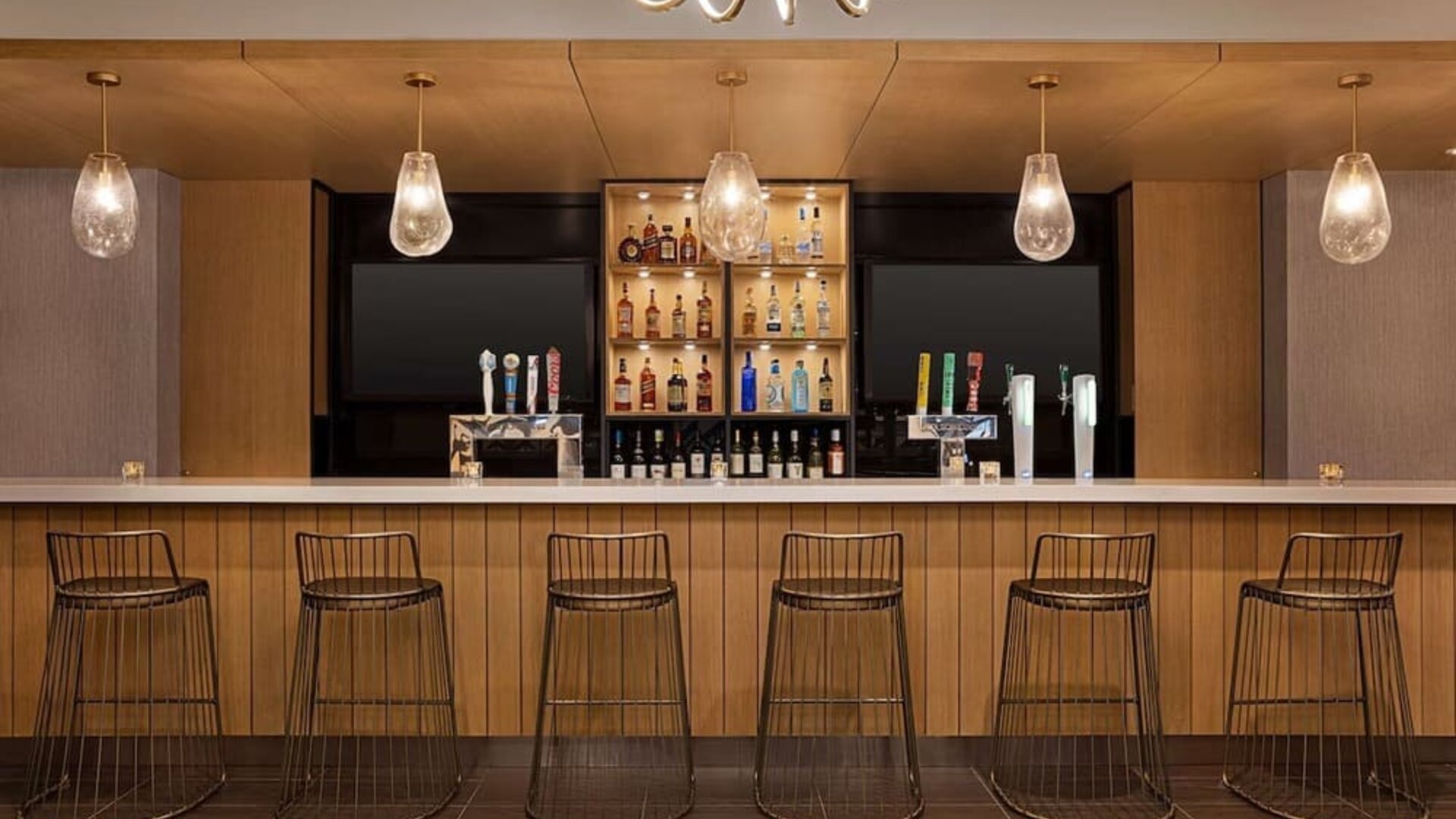 Hotel bar at DoubleTree By Hilton Pointe Claire Montreal Airport West.