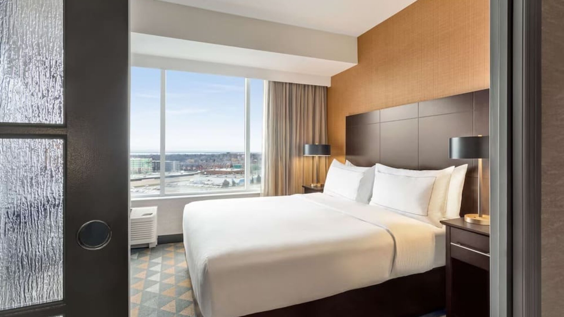 Day room at DoubleTree By Hilton Pointe Claire Montreal Airport West.