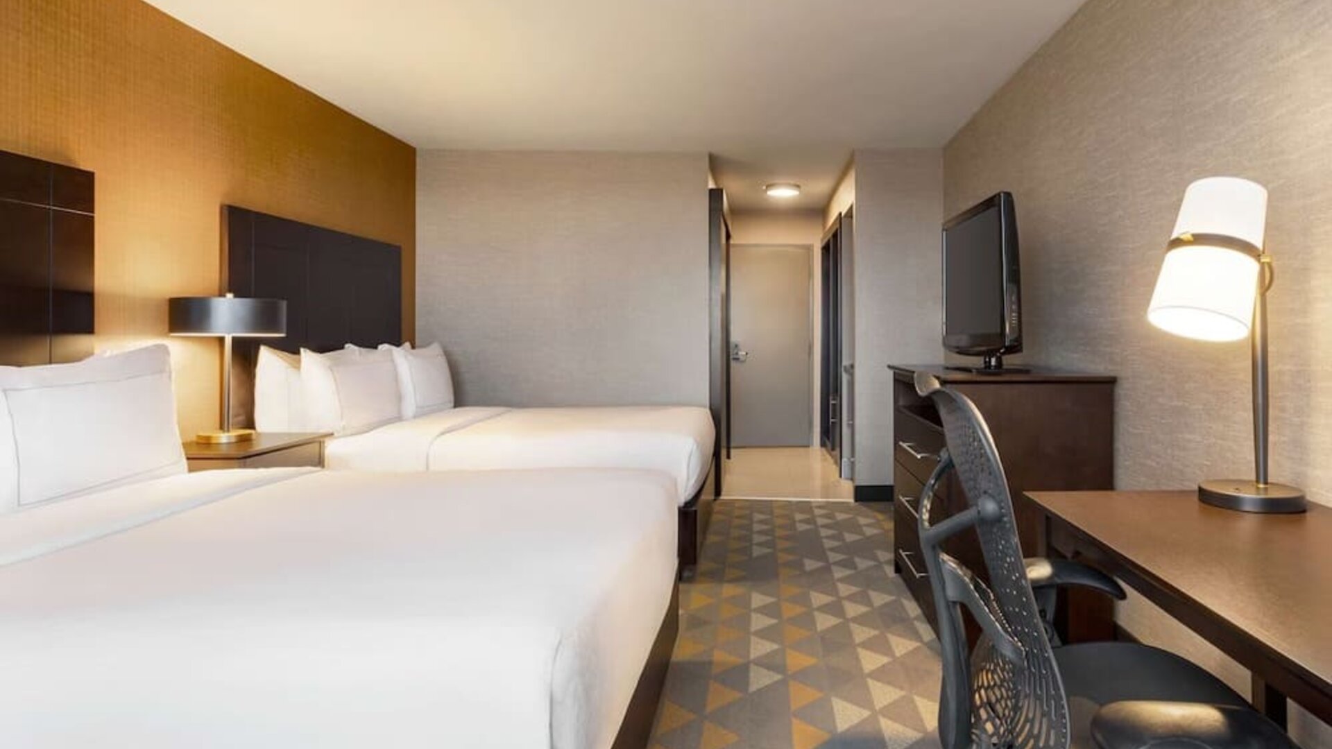 Day room at DoubleTree By Hilton Pointe Claire Montreal Airport West.