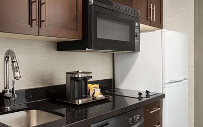 Day room at DoubleTree By Hilton Pointe Claire Montreal Airport West.