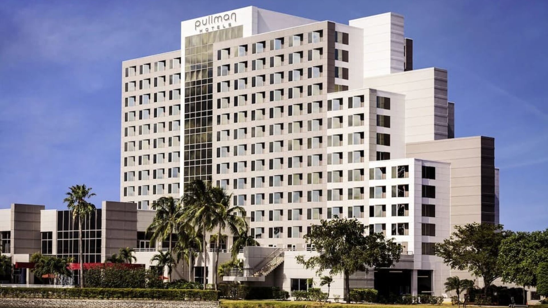 Exterior at Pullman Miami Airport.