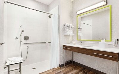 Bathroom at Hampton Inn & Suites Miami Kendall.