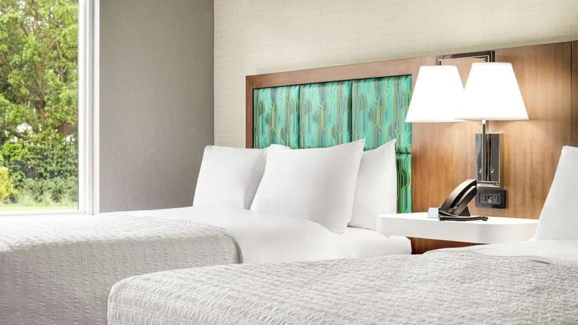 Day room at Hampton Inn & Suites Miami Kendall.