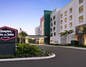 Exterior at Hampton Inn & Suites Miami Kendall.