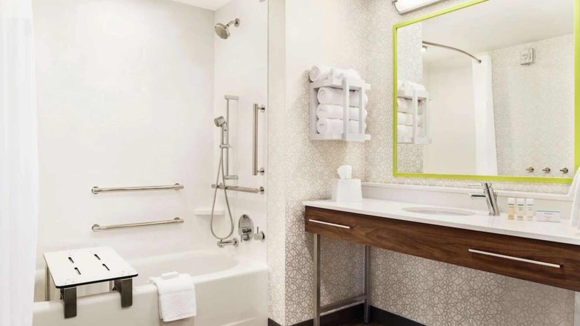 Bathroom at Hampton Inn & Suites Miami Kendall.