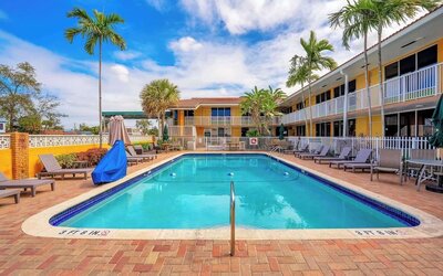 Outdoor pool at Quality Inn & Suites Hollywood Boulevard.