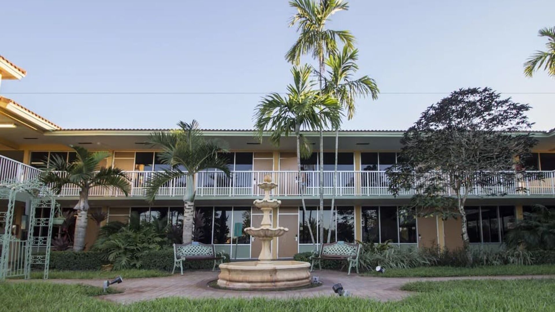 Garden at Quality Inn & Suites Hollywood Boulevard.