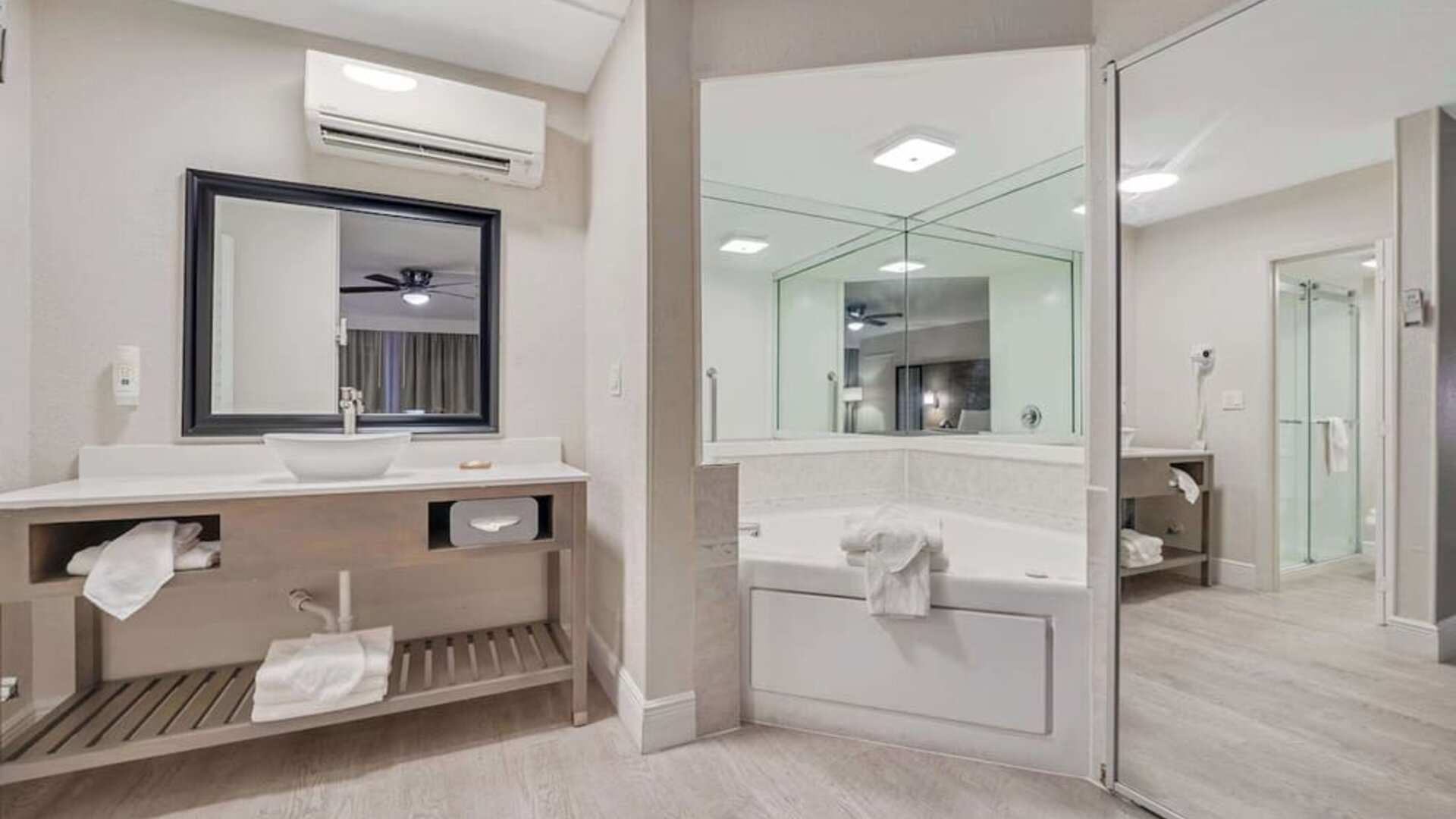 Bathroom at Quality Inn & Suites Hollywood Boulevard.