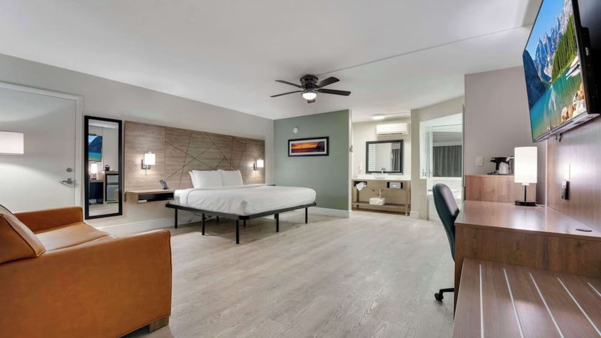 Day room at Quality Inn & Suites Hollywood Boulevard.