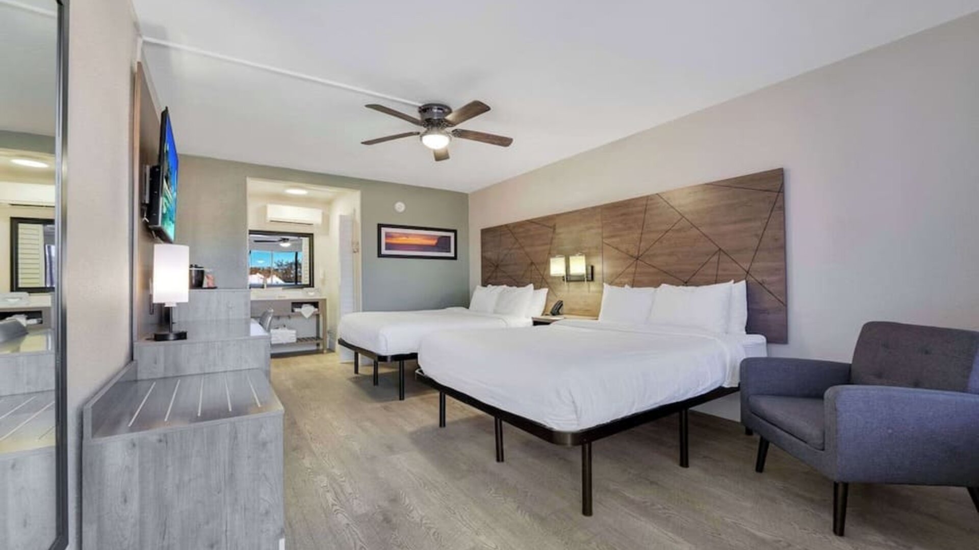 Day room at Quality Inn & Suites Hollywood Boulevard.