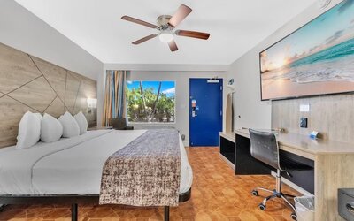 Day room at Rodeway Inn & Suites Fort Lauderdale Airport & Cruise Port.