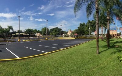 Parking area at Rodeway Inn & Suites Fort Lauderdale Airport & Cruise Port.