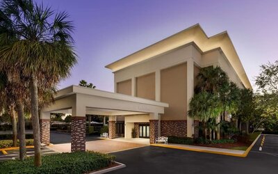 Exterior at Hampton Inn By Hilton Fort Lauderdale-Cypress Creek.