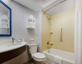 Bathroom at Hampton Inn By Hilton Fort Lauderdale-Cypress Creek.