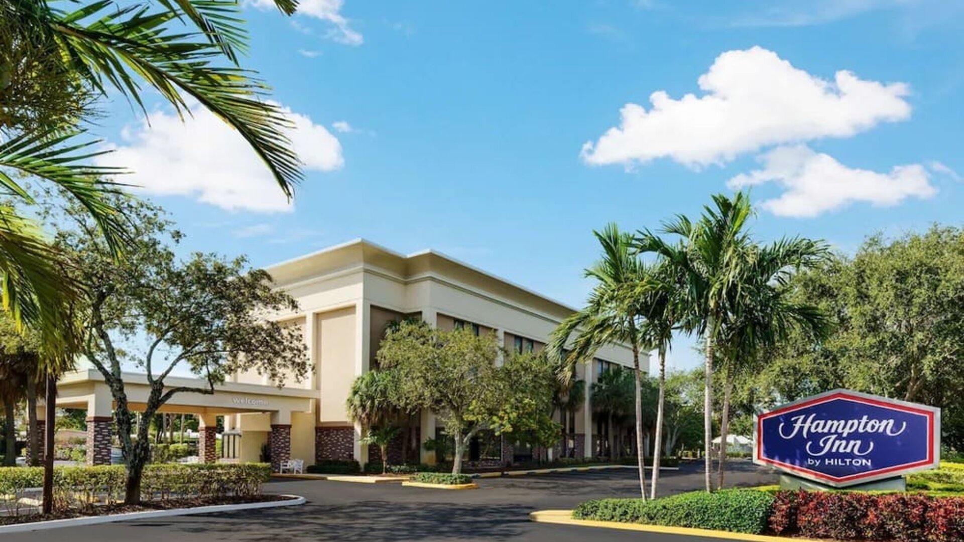 Exterior at Hampton Inn By Hilton Fort Lauderdale-Cypress Creek.