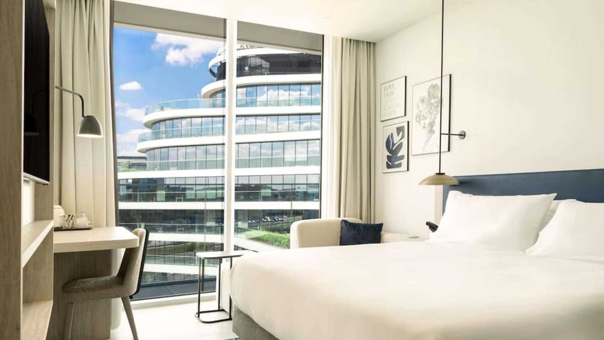 Day room at Hilton Garden Inn Brussels Airport.