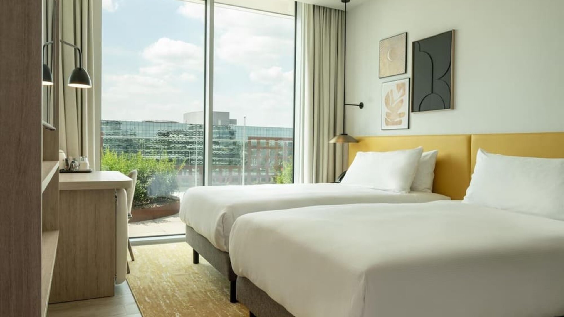 Day room at Hilton Garden Inn Brussels Airport.