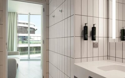 Guest bathroom at Hilton Garden Inn Brussels Airport.