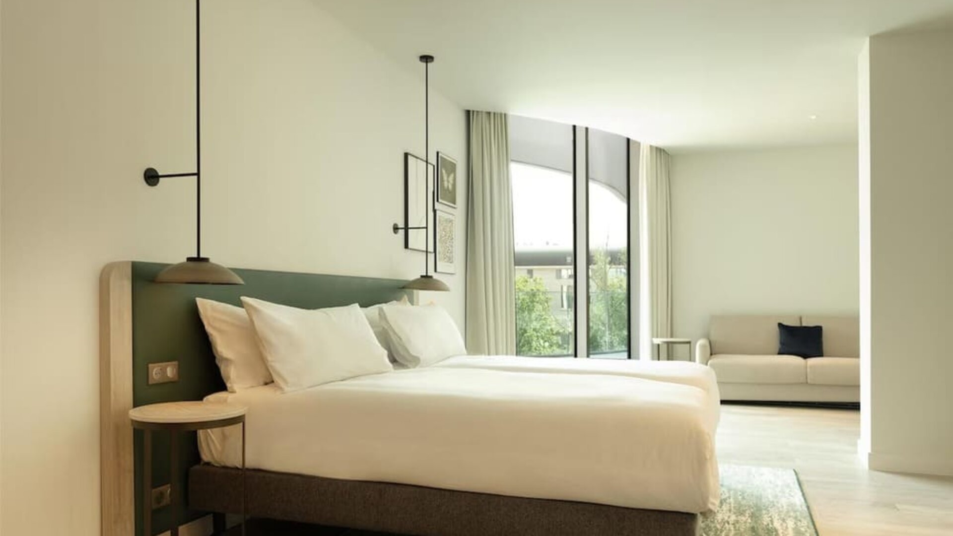 Day room at Hilton Garden Inn Brussels Airport.