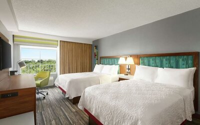 Day room at Hampton Inn & Suites Ft. Lauderdale Airport/South Cruise Port.
