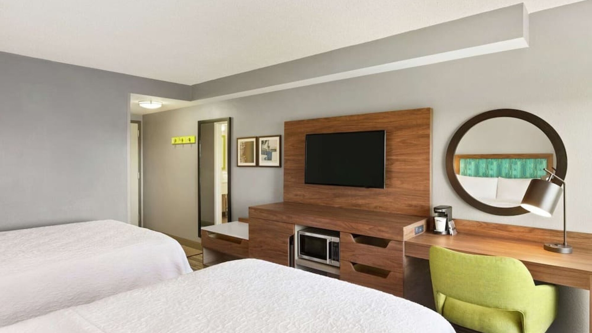 Day room at Hampton Inn & Suites Ft. Lauderdale Airport/South Cruise Port.