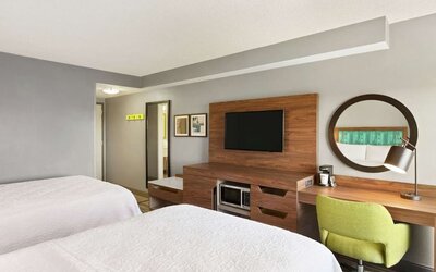 Day room at Hampton Inn & Suites Ft. Lauderdale Airport/South Cruise Port.