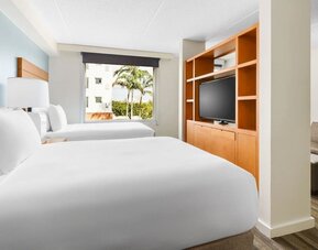 Day room at Hyatt HOUSE Fort Lauderdale Airport-South & Cruise Port.