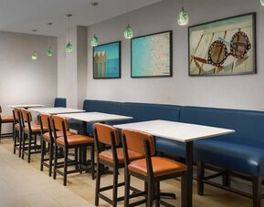 Dining at Hyatt HOUSE Fort Lauderdale Airport-South & Cruise Port.