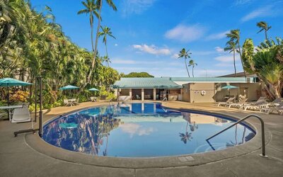 Outdoor pool at Airport Honolulu Hotel, Trademark Collection By Wyndham.