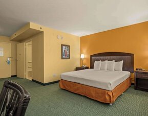 Day room at Airport Honolulu Hotel, Trademark Collection By Wyndham.