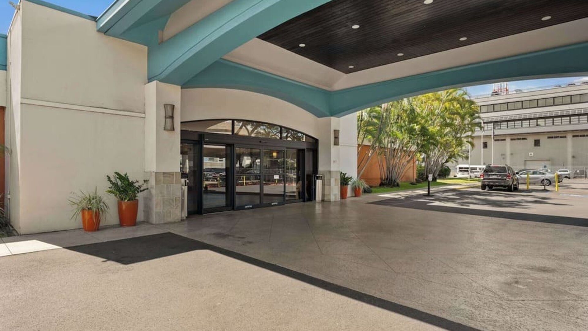 Exterior at Airport Honolulu Hotel, Trademark Collection By Wyndham.