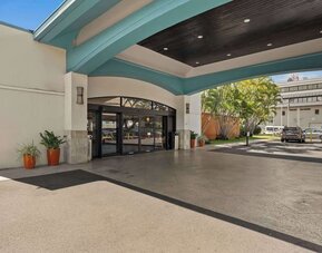 Exterior at Airport Honolulu Hotel, Trademark Collection By Wyndham.