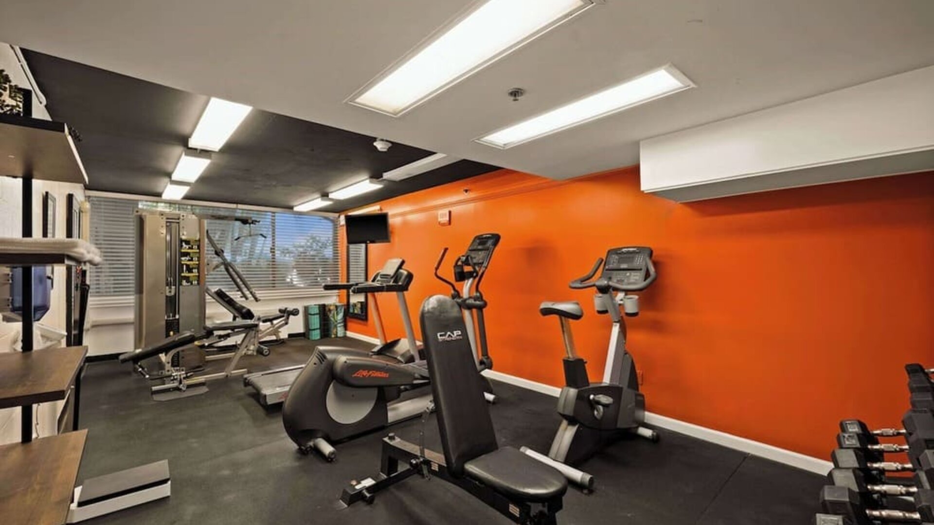 Gym at Airport Honolulu Hotel, Trademark Collection By Wyndham.