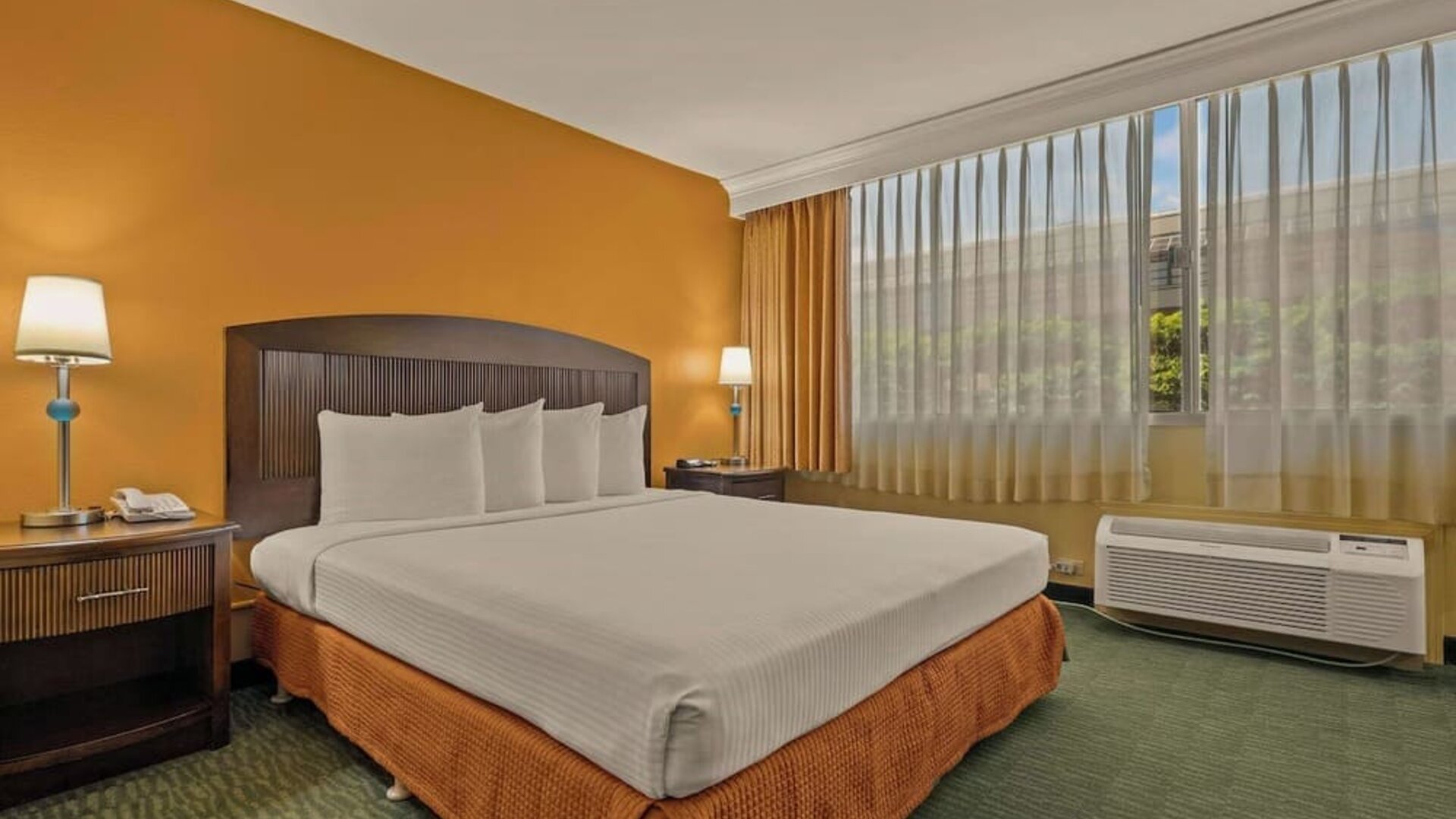 Day room at Airport Honolulu Hotel, Trademark Collection By Wyndham.