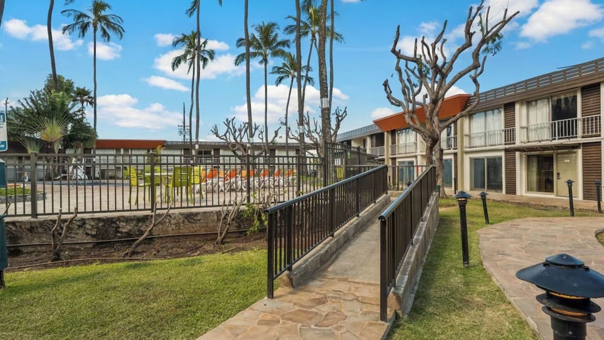 Garden at Best Western The Plaza Hotel Honolulu Airport.