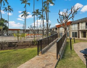 Garden at Best Western The Plaza Hotel Honolulu Airport.