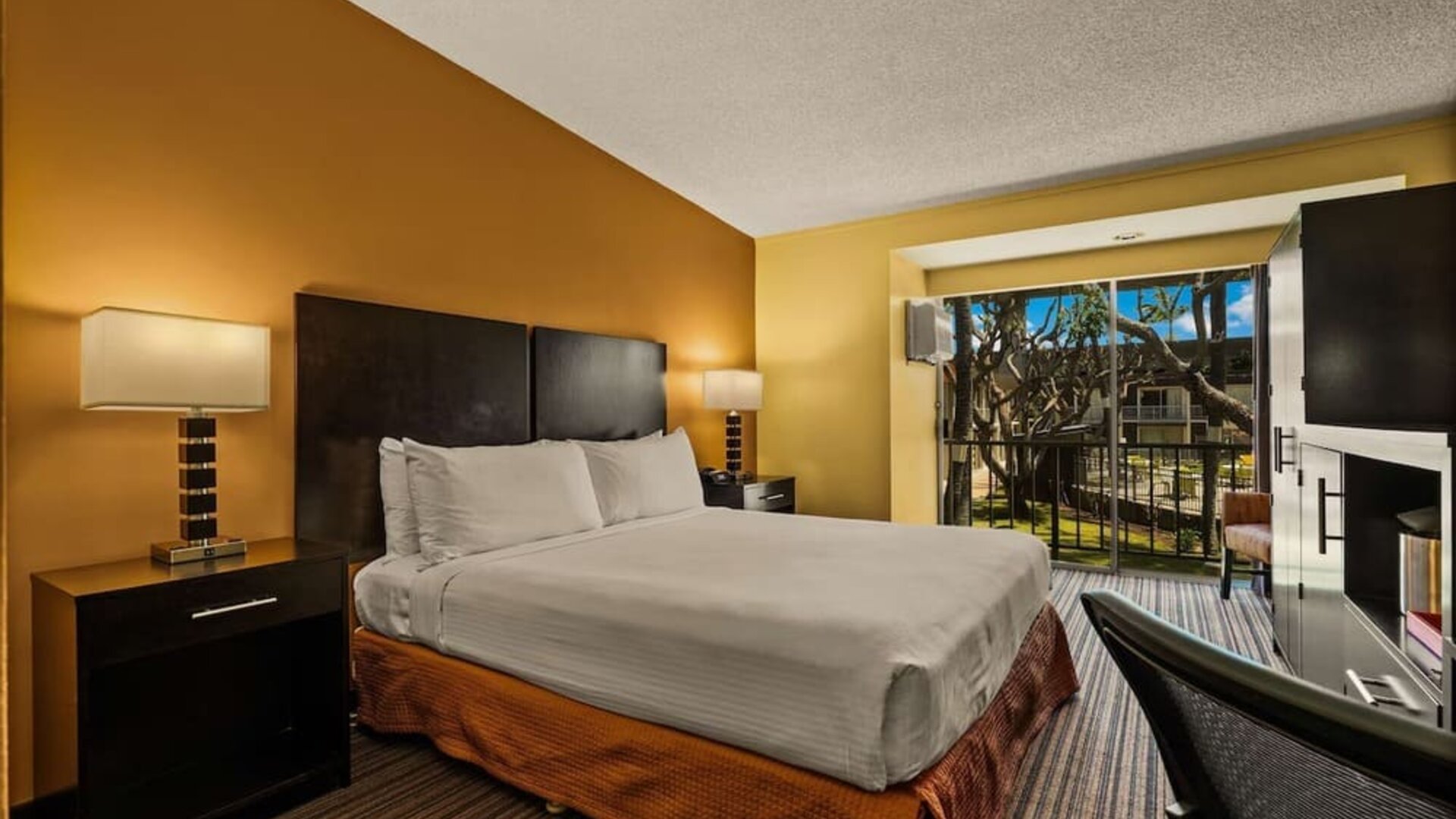 Day room at Best Western The Plaza Hotel Honolulu Airport.