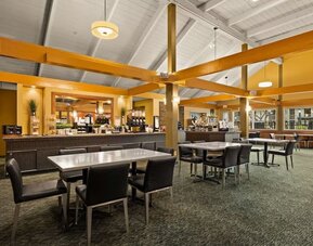 Dining area at Best Western The Plaza Hotel Honolulu Airport.